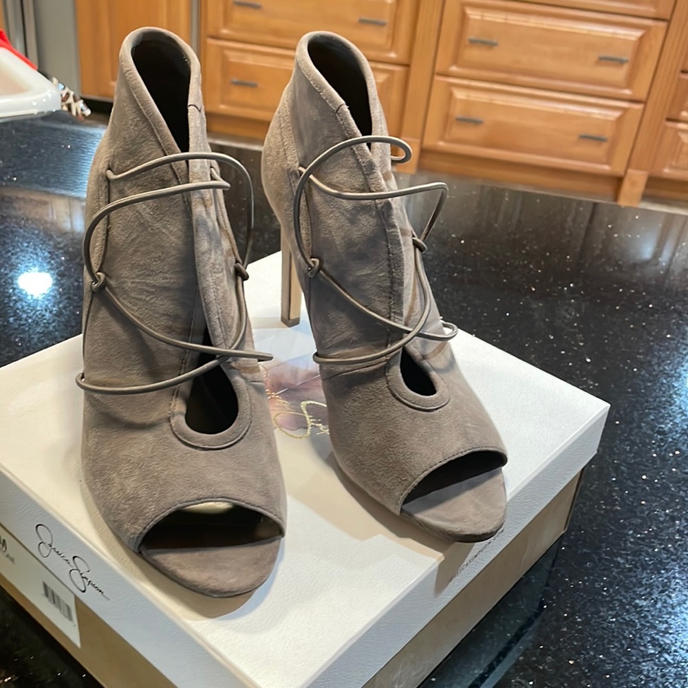 Jessica Simpson gray suede, 4inch heel, open toe booties size 8.5